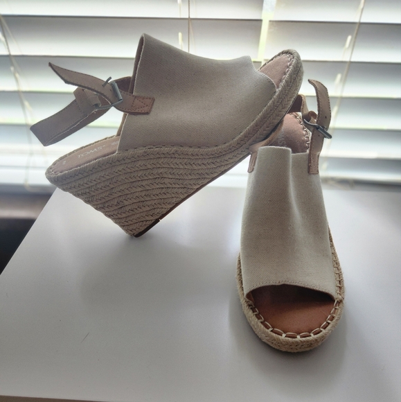 Nwot Toms Marisol Wedges size 10 womens - Picture 2 of 6